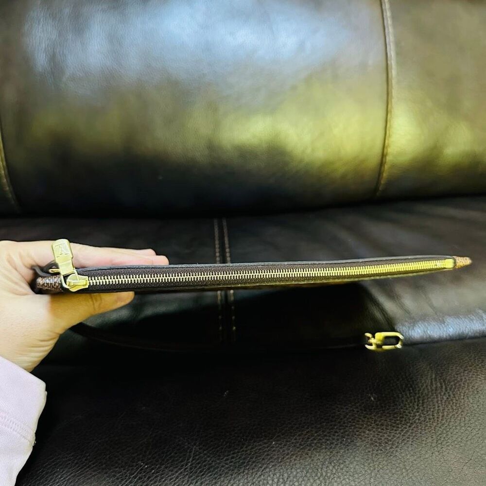 Louis Vuitton Neverfull GM Pouch - Picture 3 of 9